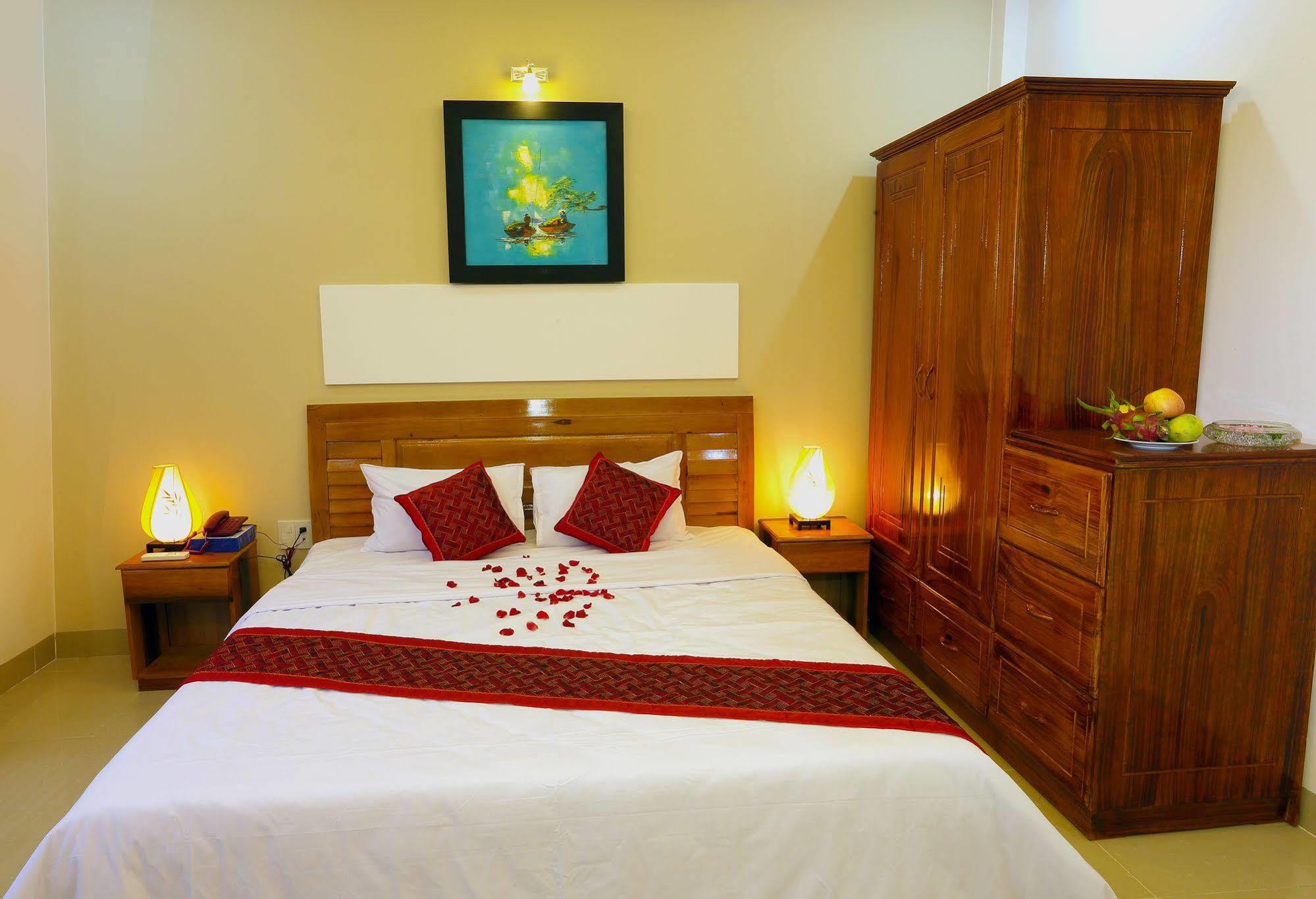 Hoang Thu Hostel Хойан Экстерьер фото
